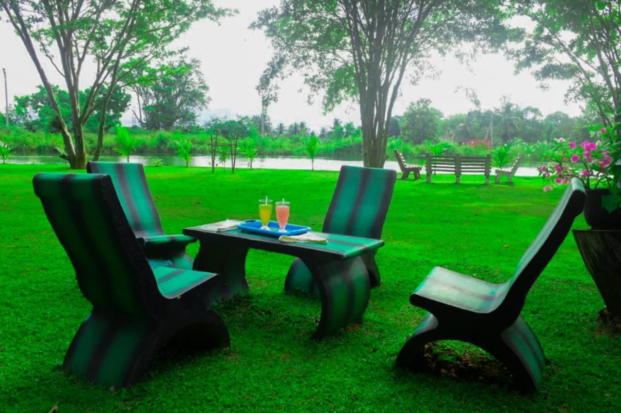 Canal Side Safari Resort Udawalawe Exterior photo
